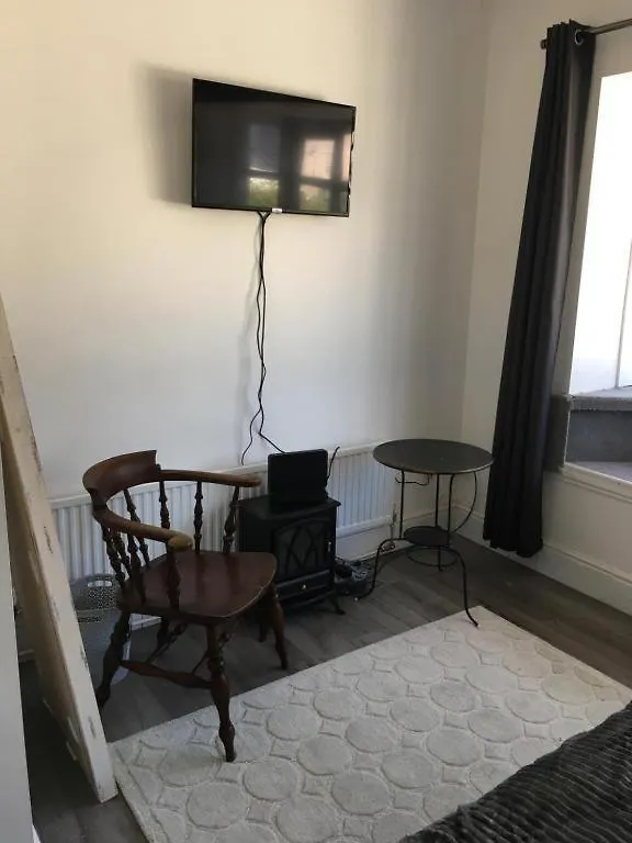 2 Bed Flat Sleeps 4 Swansea Centre Apartment