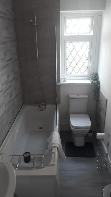 2 Bed Flat Sleeps 4 Swansea Centre Apartment United Kingdom