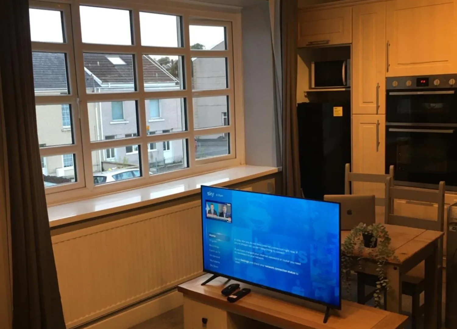 2 Bed Flat Sleeps 4 Swansea Centre Apartment 0*,  United Kingdom