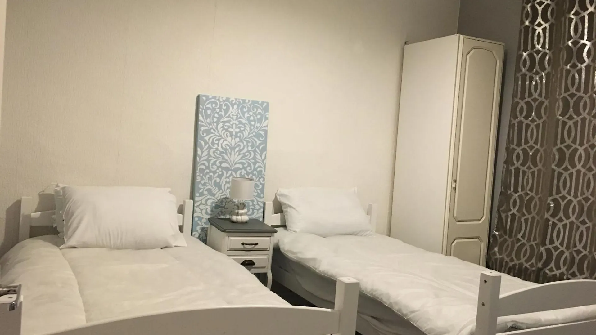2 Bed Flat Sleeps 4 Swansea Centre Apartment